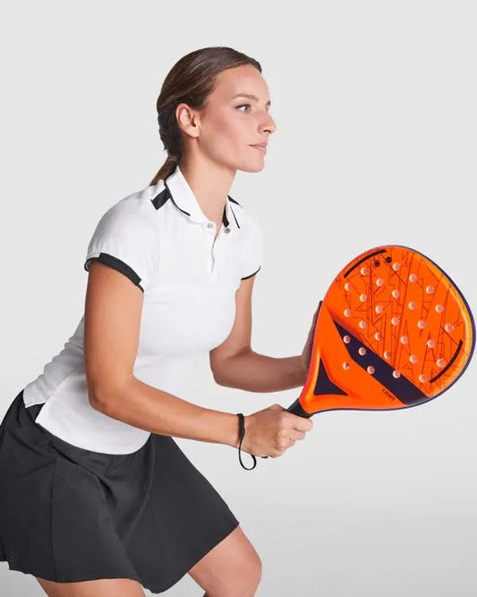 Polo técnico de mujer entallado de manga corta en poliéster reciclado antibacteriano Vetonek