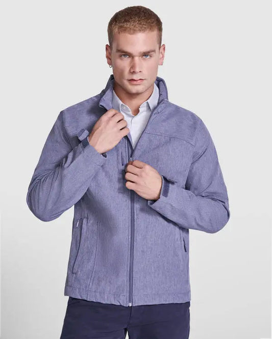 Softshell compuesto por 3 capas, con cremallera completa con protector de barbilla y tirador Vetonek