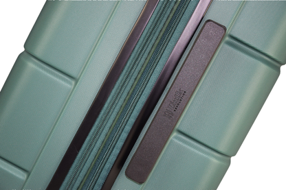 Maleta Mediana Vigo 67cm | Expandible con TSA y Hecha de Material Reciclado