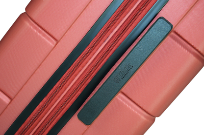 Maleta Mediana Vigo 67cm | Expandible con TSA y Hecha de Material Reciclado