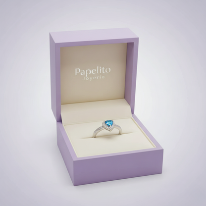 Anillo Ajustable "Corazón Celeste" con Circonita Azul – Acero Bañado en Oro Blanco 18K
