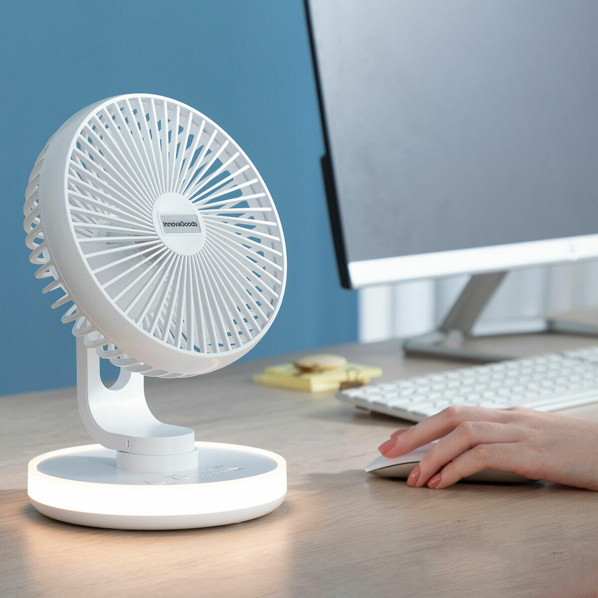 Ventilador de Escritorio Recargable con Luz LED – Silencioso, Portátil y Oscilante