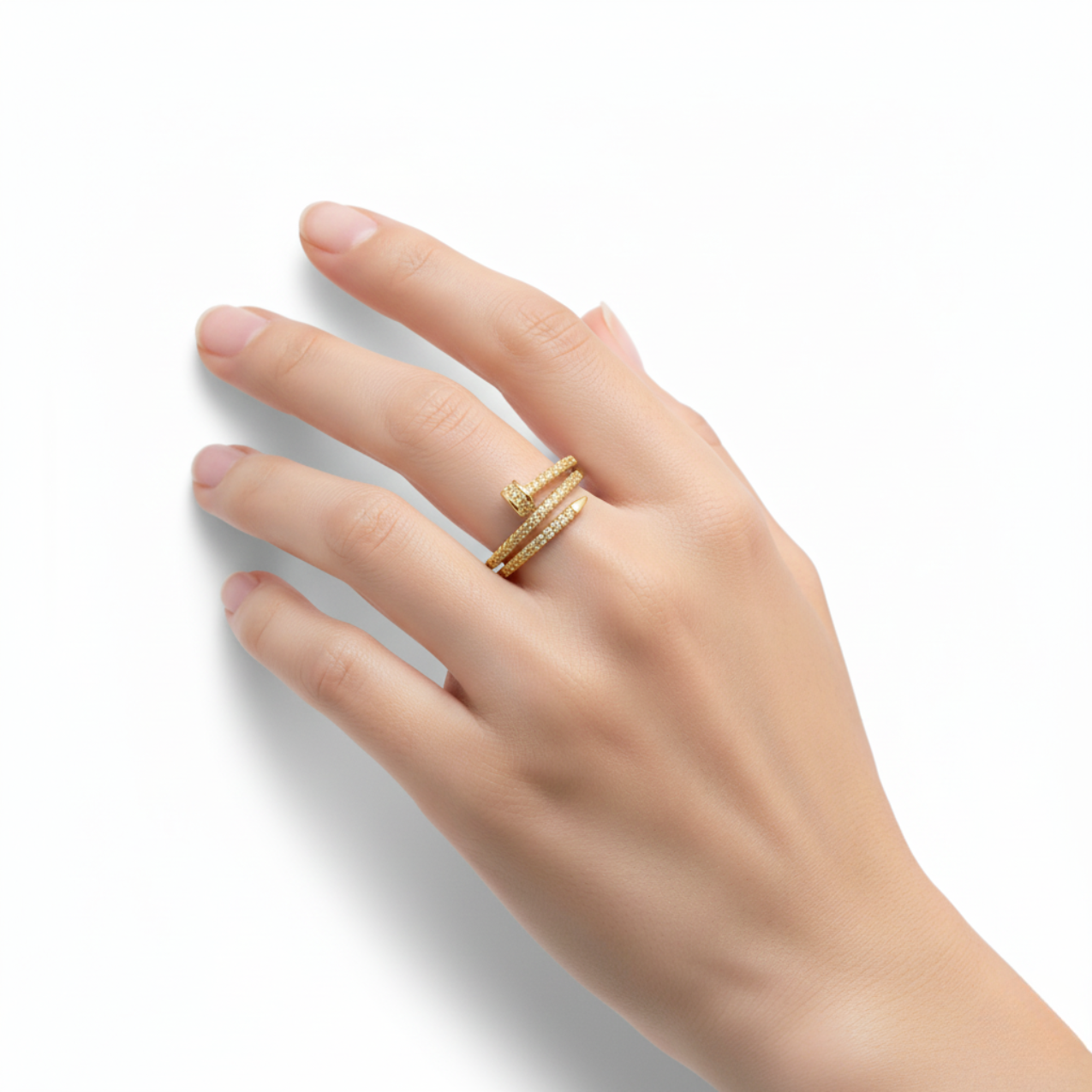 Anillo Ajustable "Clavo Rebeldía" con Circonitas – Acero Bañado en Oro de 18K