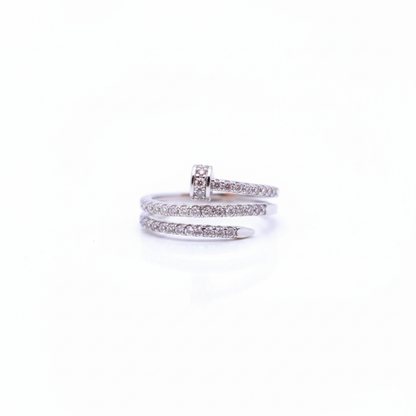 Anillo Ajustable "Clavo Rebeldía" Plateado con Circonitas – Acero Bañado en Oro Blanco 18K