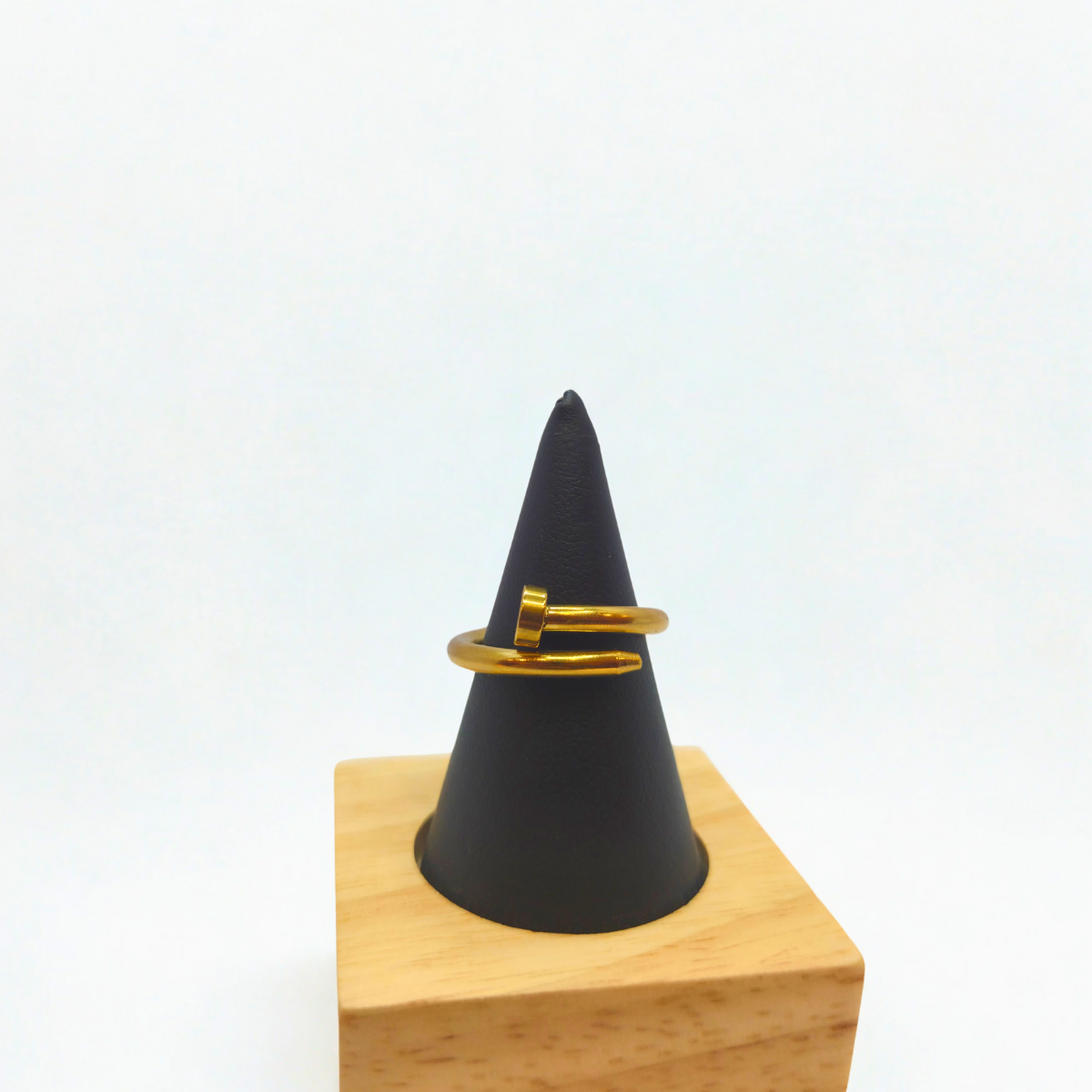 Anillo Diseño Clavo Minimalista - 100% Acero Bañado en Oro de 18K