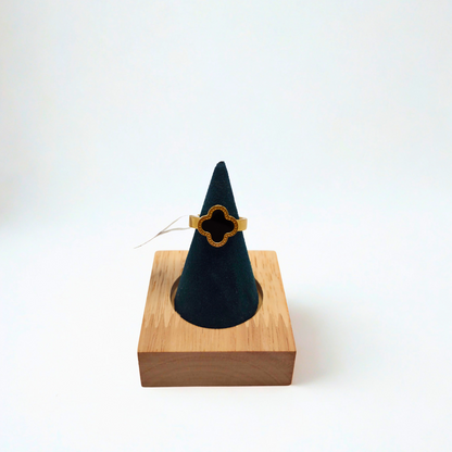 Anillo de Trébol Negro 100% Acero Bañado en Oro 18K