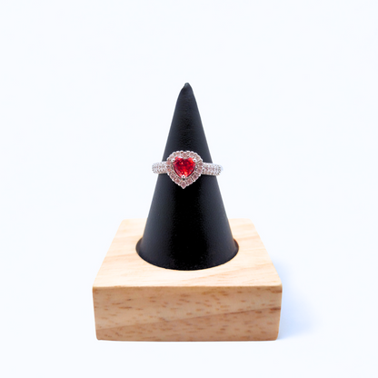 Anillo Ajustable "Emperatriz" con Circonita en Forma de Pera y Halo – Acero Bañado en Oro Blanco 18K