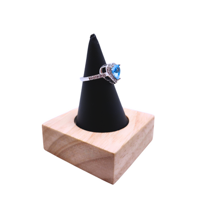 Anillo Ajustable "Corazón del Océano" con Circonita Azul y Halo – Acero Bañado en Oro Blanco 18K