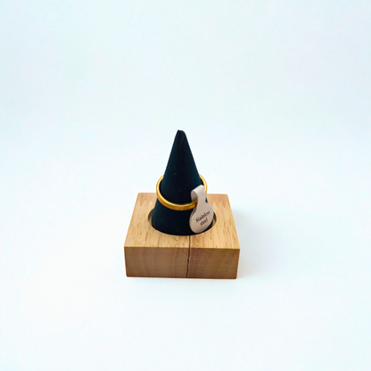 Anillo Rectangular Negro Minimalista 100% Acero Bañado en Oro 18K