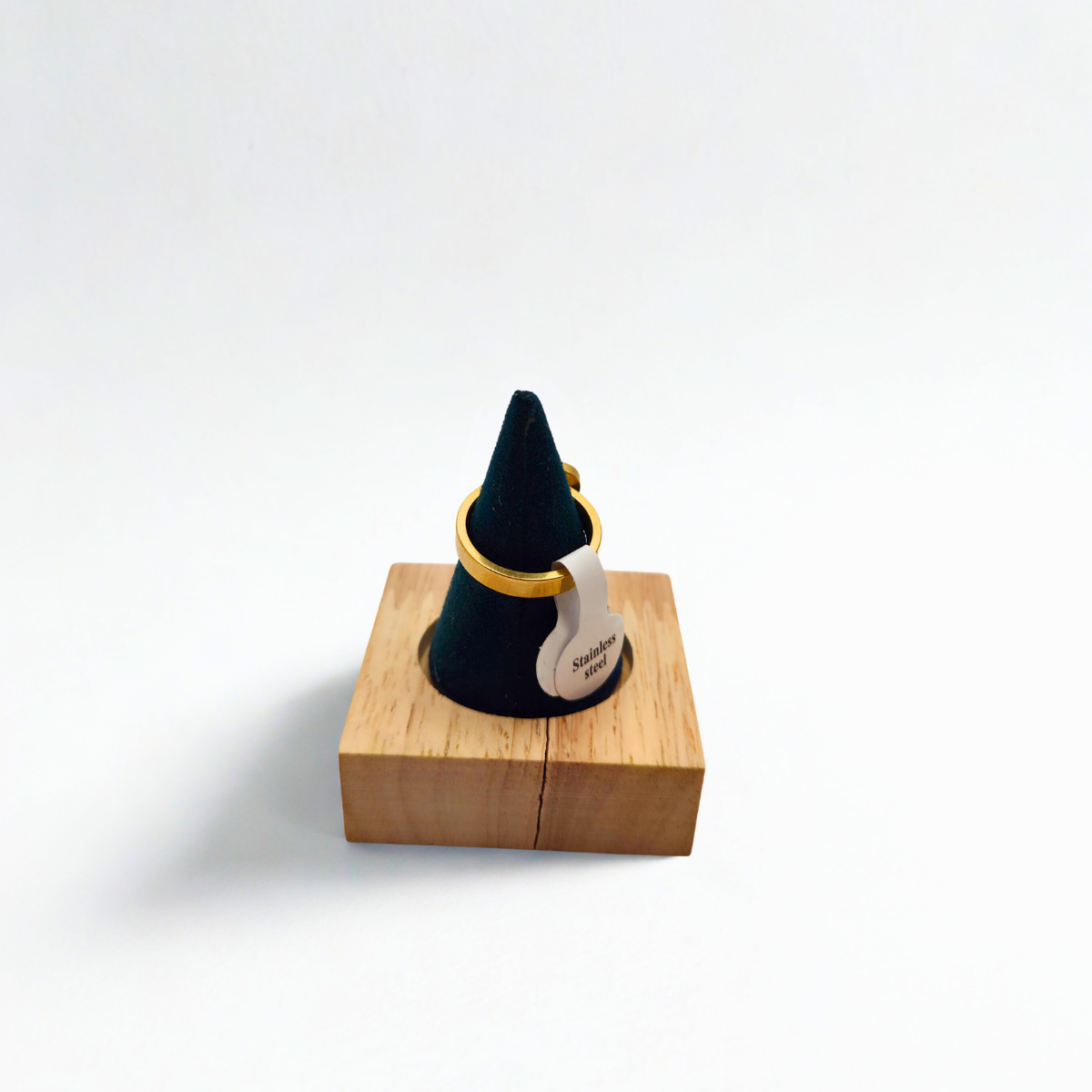 Anillo de Trébol Negro 100% Acero Bañado en Oro 18K