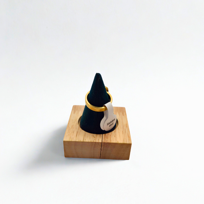 Anillo de Trébol Negro 100% Acero Bañado en Oro 18K