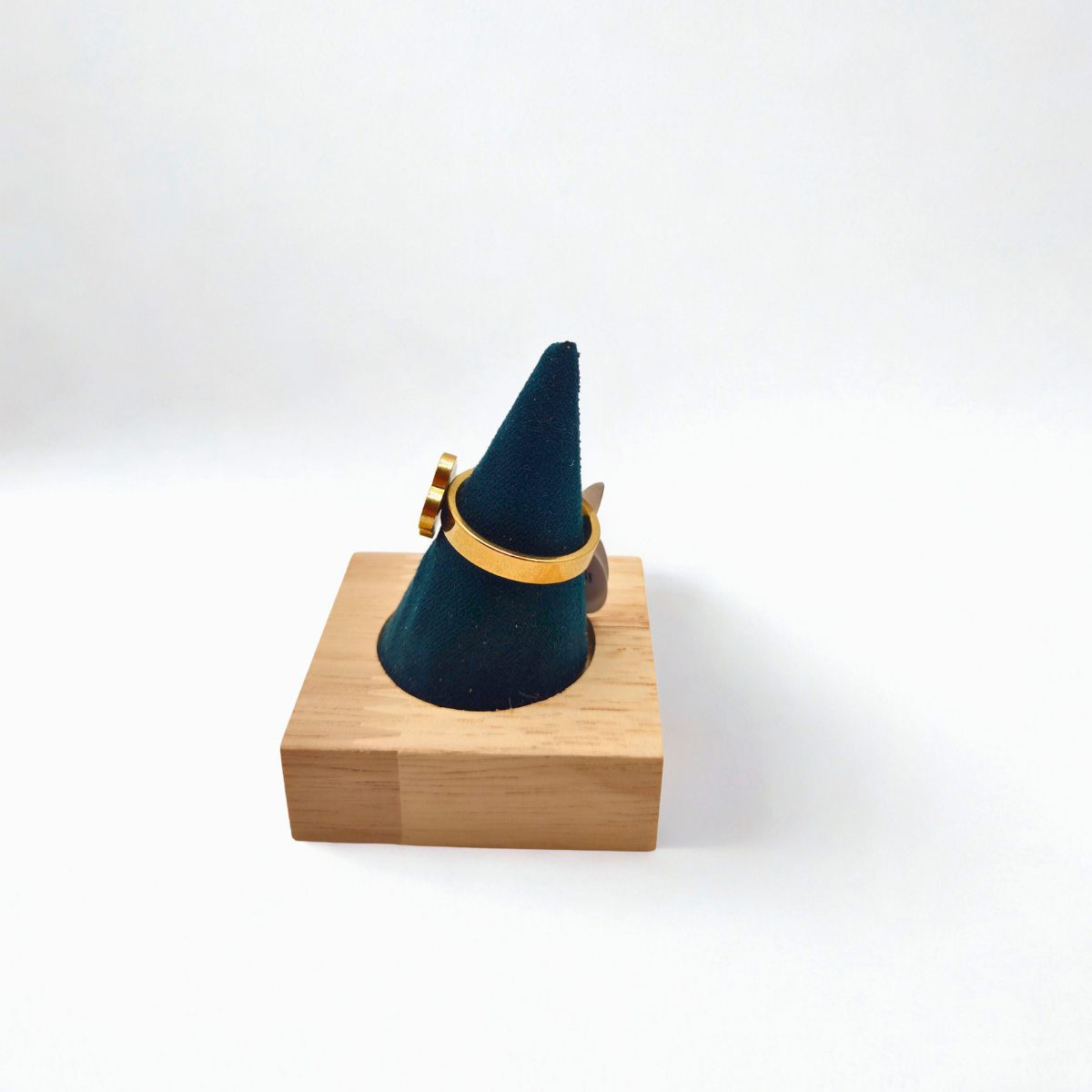 Anillo de Trébol Verde Malaquita con Borde Perlado 100% Acero Bañado en Oro 18K